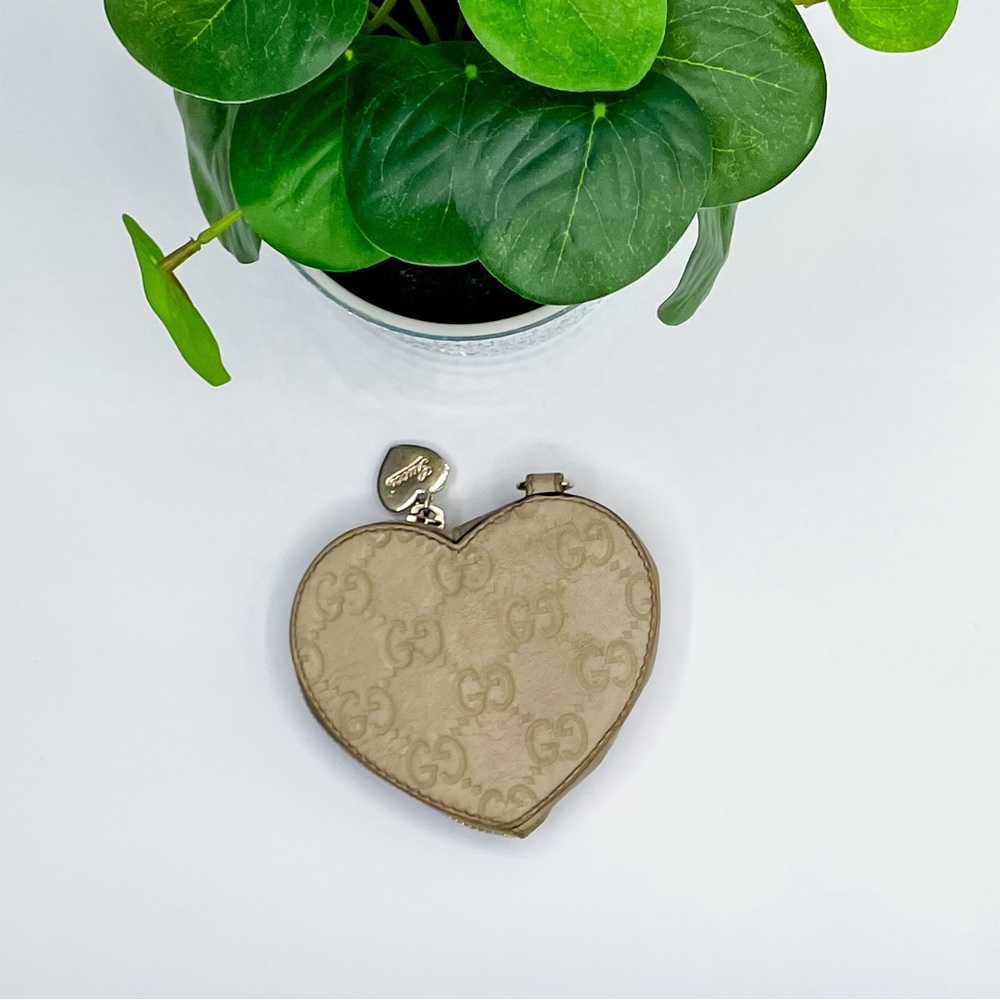 Gucci Ssima GG Logo Heart Shaped Leather Coin Purse Wallet Tan Pre-Loved‎